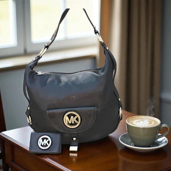 Michael Kors stunning Black Leather Fulton shoulder bag and pouch Duo EUC - Picture 1 of 15